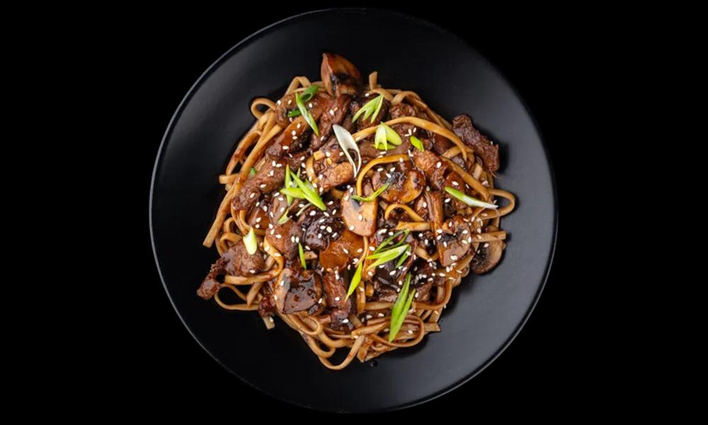 Лапша WOK з телятиною та грибами